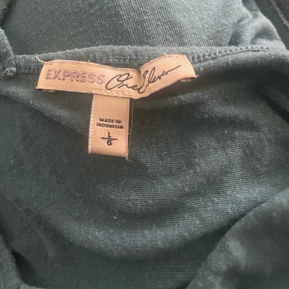 Set of 2, Women’s spaghetti strap tank tops. Size large - Picture 7 of 8